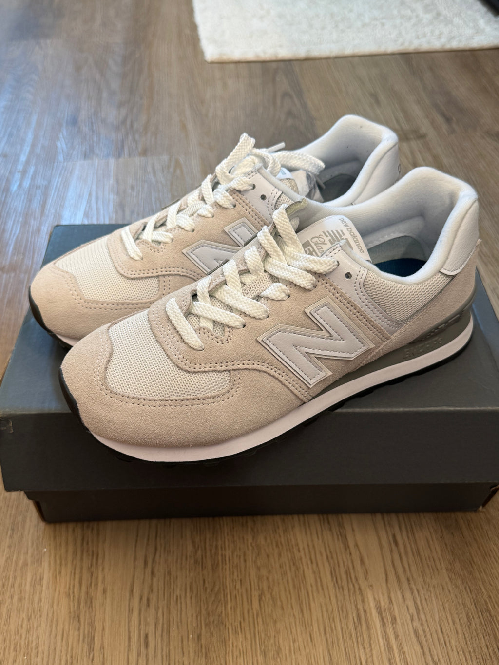 New Balance 574 Core – Nimbus Cloud / White – Men's Size 8 Women's Size 9.5