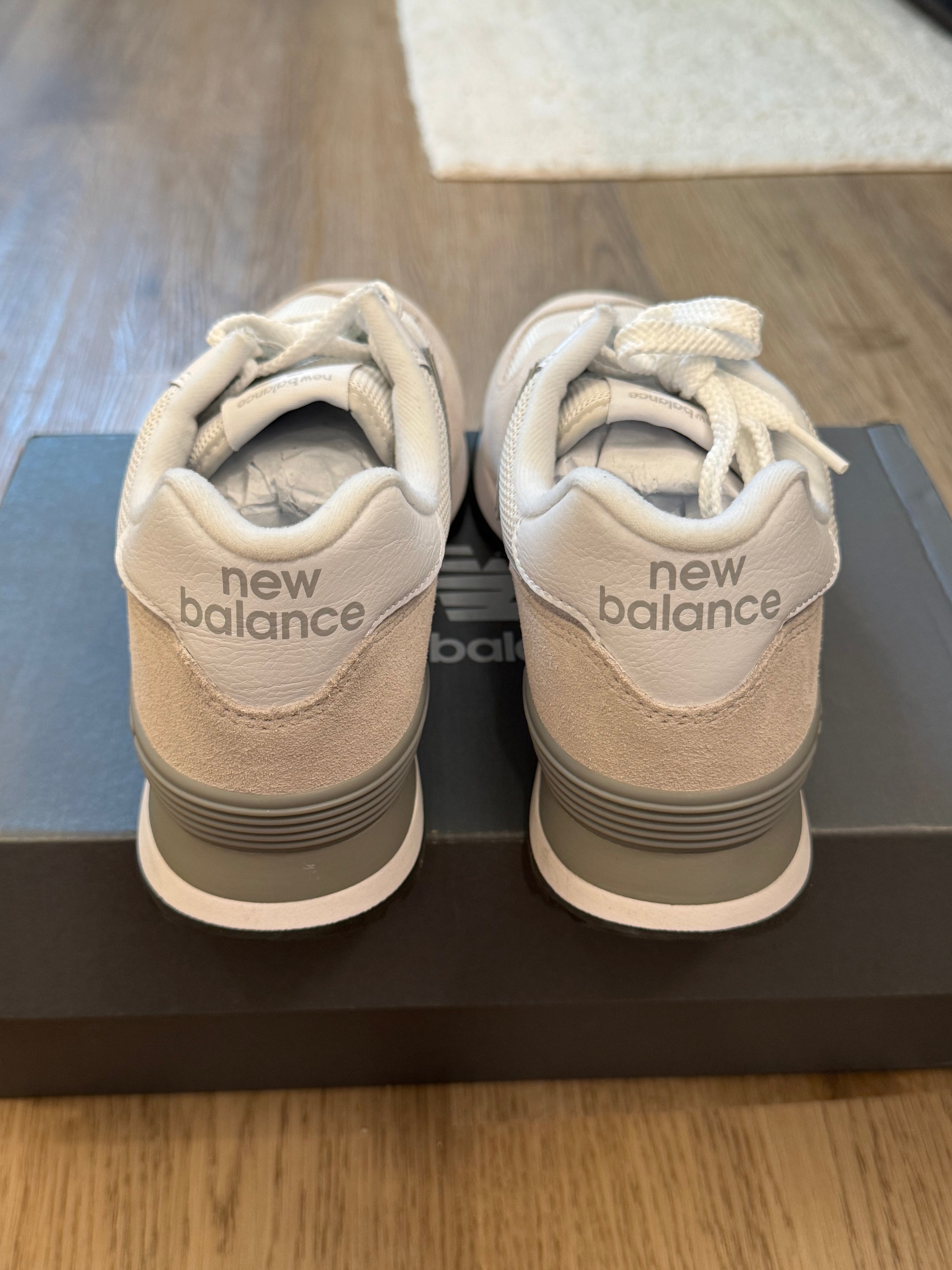 New Balance 574 Core – Nimbus Cloud / White – Men's Size 8 Women's Size 9.5